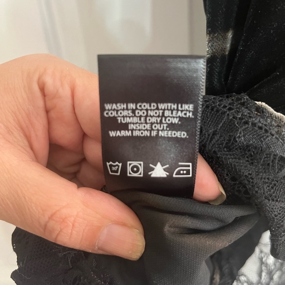 Nanette Nanette Lepore velvet halter top with lace trim size M - Picture 7 of 8